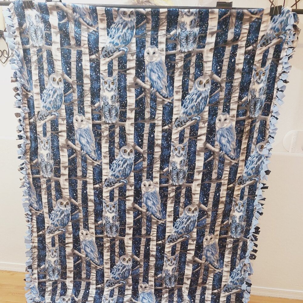 Blue Owl Double-sided Fleece Throw Blanket #49 (51in W x 67in L)